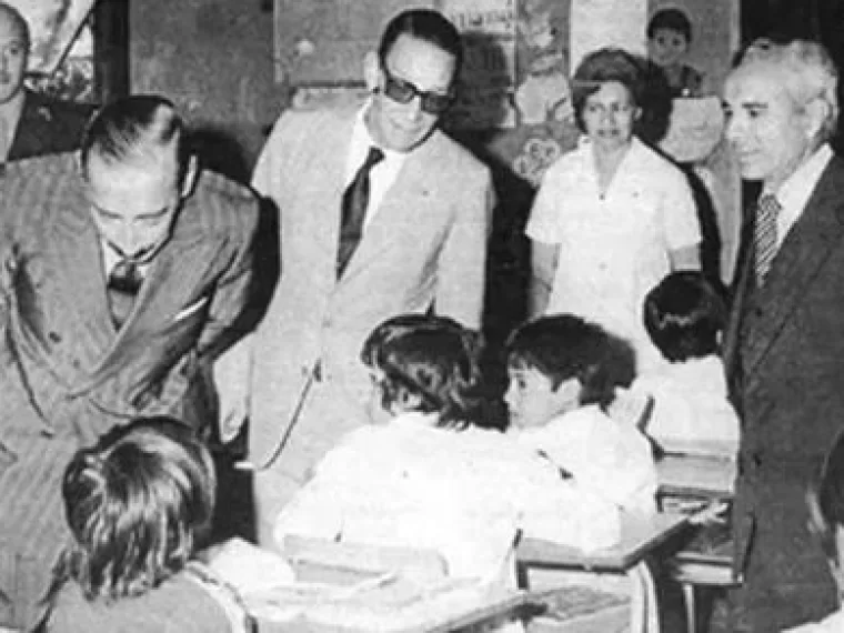 Atravesar la escuela en dictadura