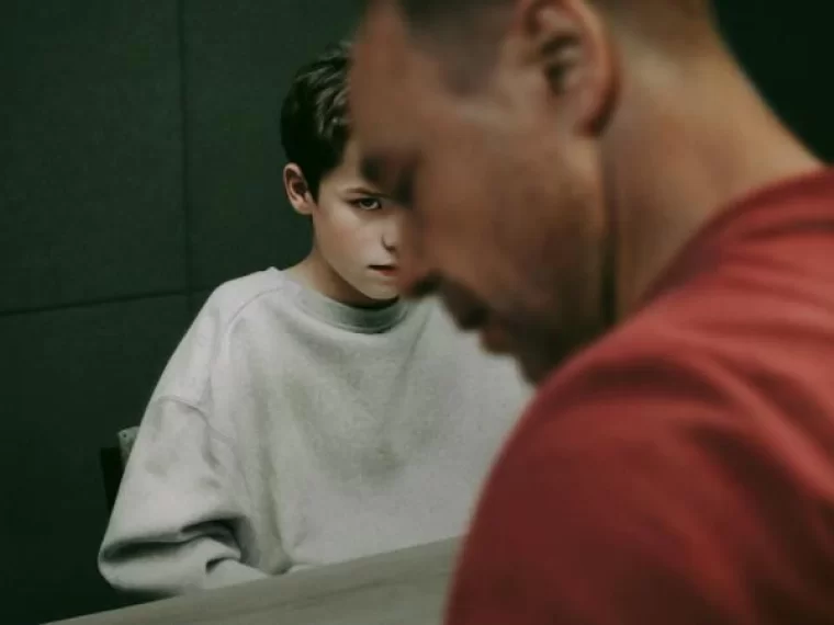 Adolescencia y los efectos de los celulares y las redes sociales en la Salud Mental