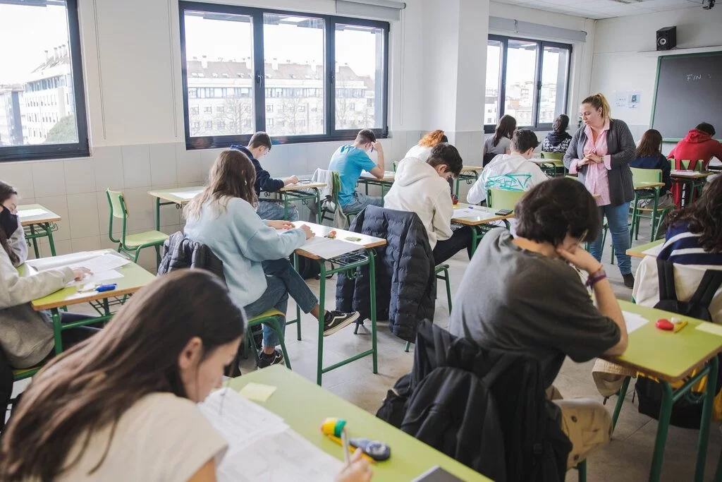 Beneficiarios de becas universitarias registran los mayores rendimientos académicos
