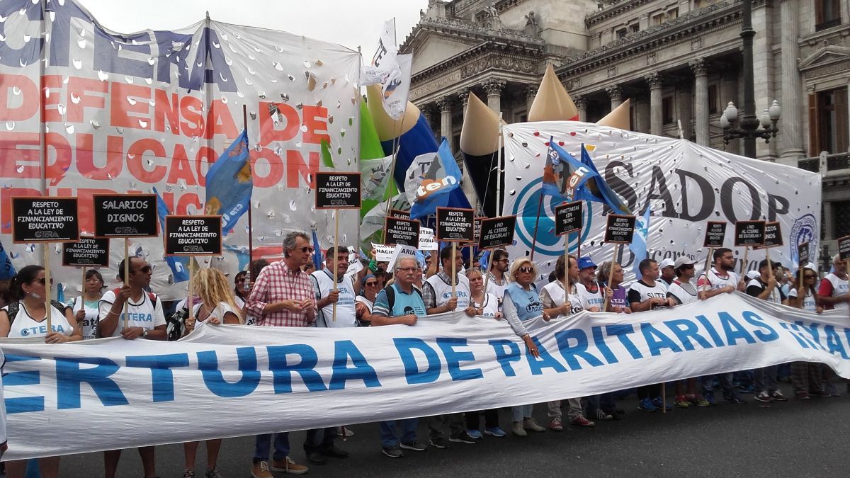 Vuelta a la esencialidad y restricci�n gremial: impacto de la reforma laboral en Educaci�n