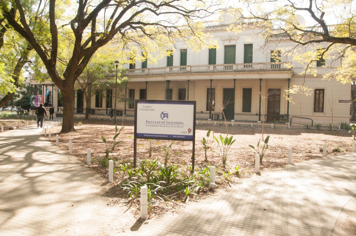 Un alumno creó una página para calificar a los docentes de la UNLP 