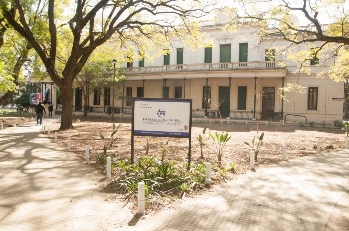 Un alumno creó una página para calificar a los docentes de la UNLP 