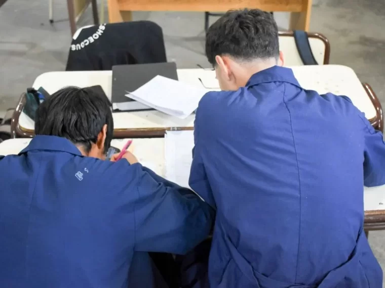 Neuquén impulsa la titulación pendiente de egresados de escuelas Técnicas