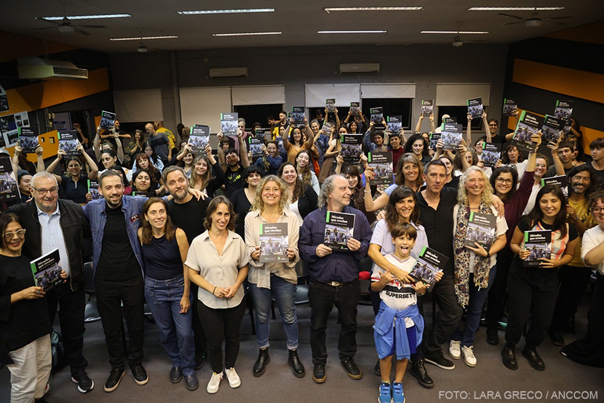 Presentaron en la UBA un libro de fotoperiodismo que ayuda a entender la Argentina reciente