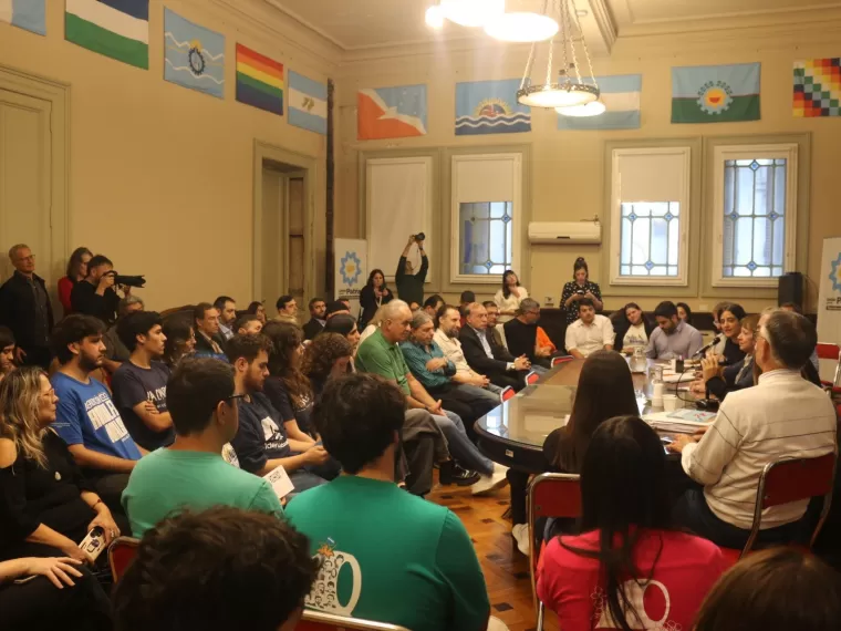 La comunidad universitaria anticipó en el Congreso la movilización del 12M