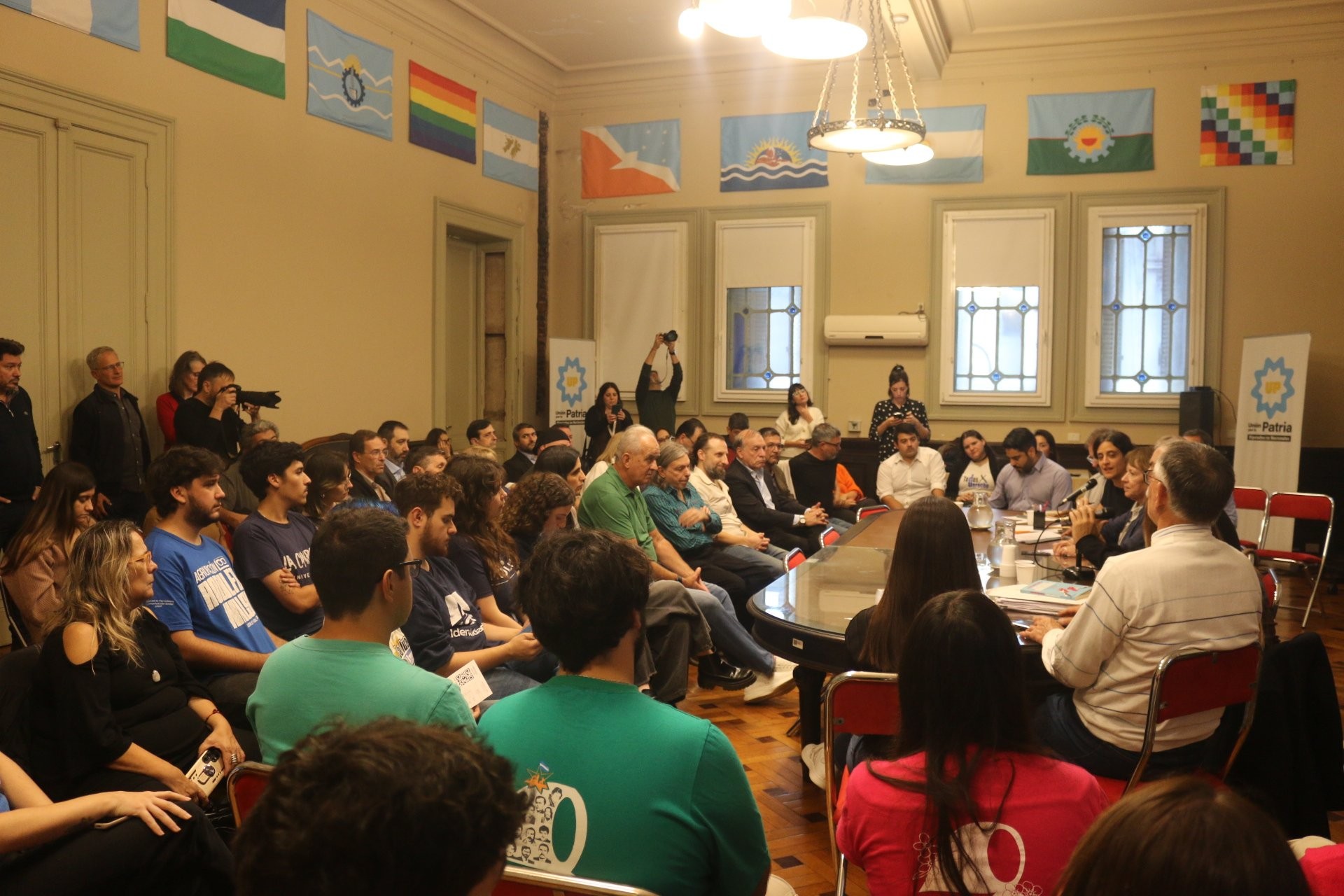 La comunidad universitaria anticipó en el Congreso la movilización del 12M