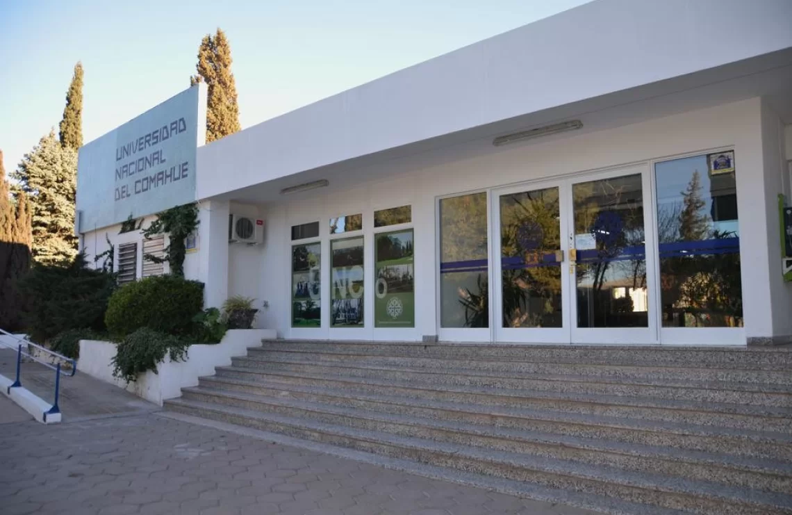 Radio CALF, de la Universidad Nacional del Comahue emitirá el radioteatro. 