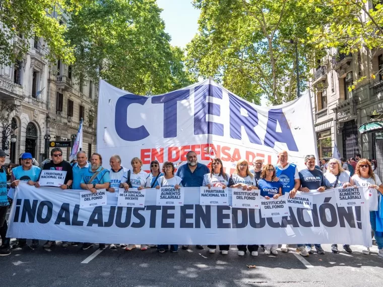Ctera y universitarios convocan a un paro nacional para el lunes 3