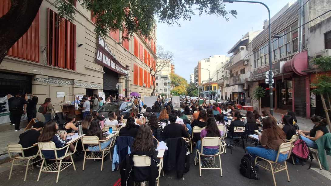 Clases públicas, tomas y videos: cómo la comunidad universitaria prepara la marcha