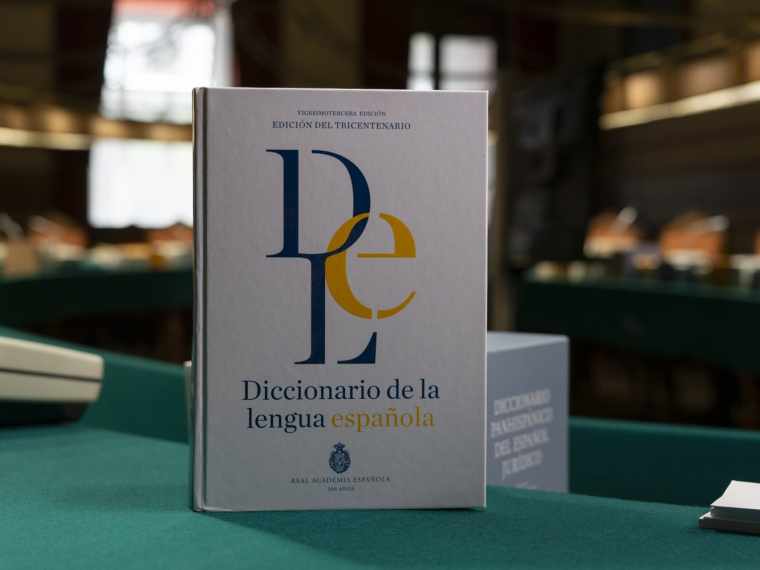 La RAE asegura que trabaja 