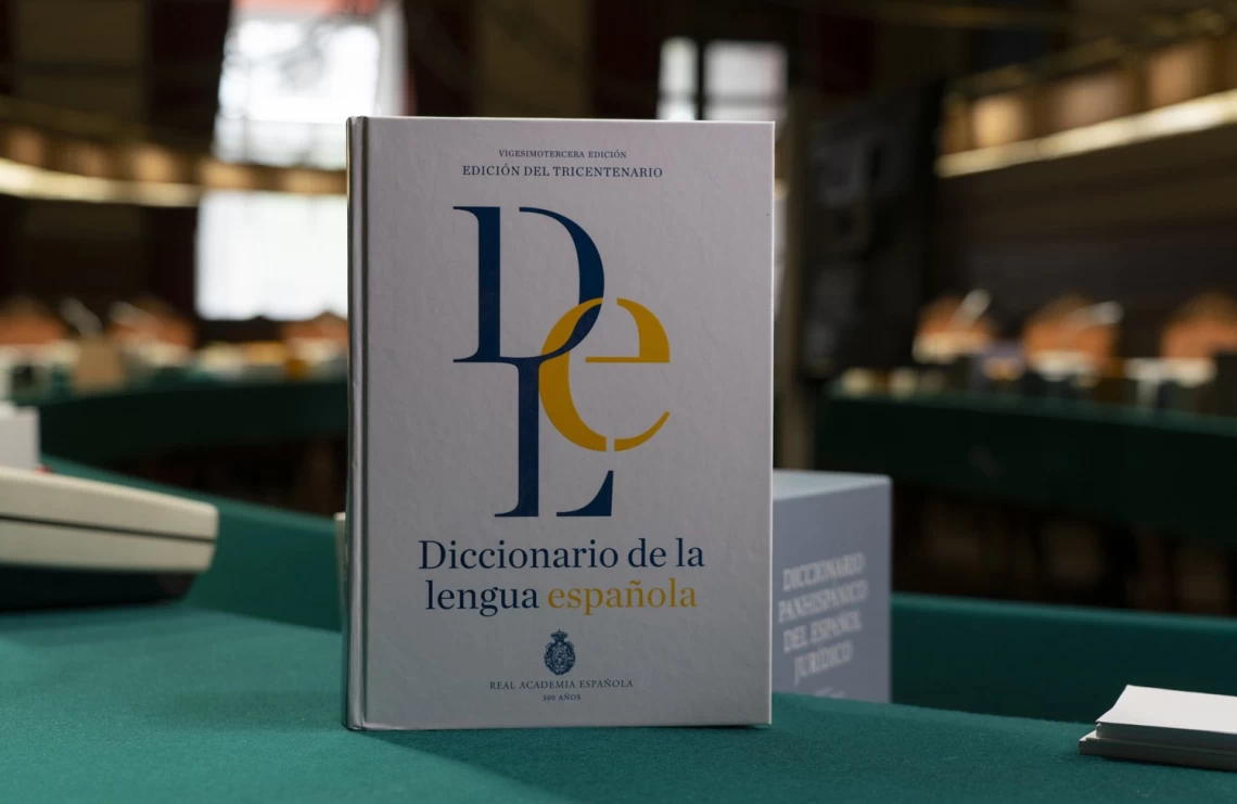 La RAE asegura que trabaja 